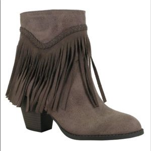 POP SALEM NWOT BROWN FRINGE BOOTIES SIZE 8M